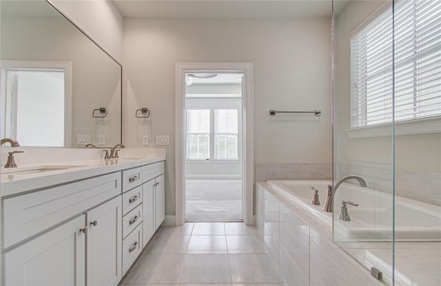 2818 Grand Fountains Drive B, Houston, TX 77054