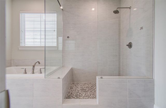 2818 Grand Fountains Drive B, Houston, TX 77054