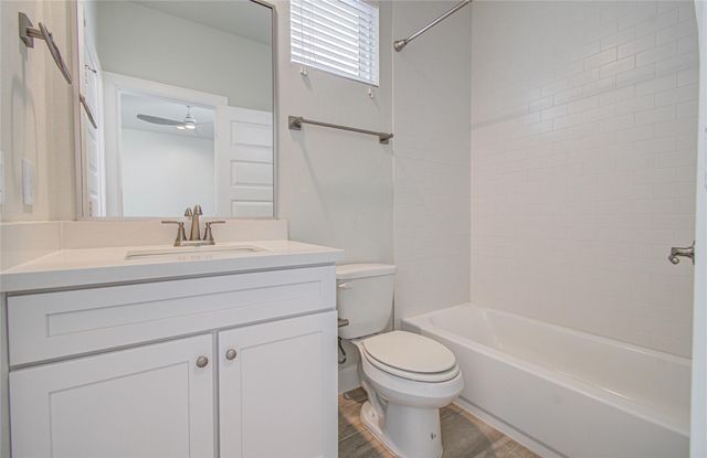 2818 Grand Fountains Drive B, Houston, TX 77054