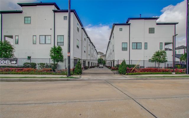 2818 Grand Fountains Drive B, Houston, TX 77054