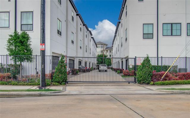 2818 Grand Fountains Drive B, Houston, TX 77054