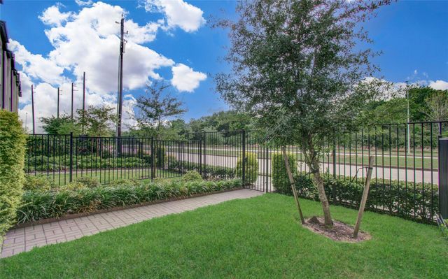 2818 Grand Fountains Drive B, Houston, TX 77054
