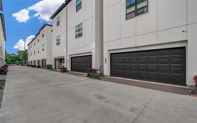 2818 Grand Fountains Drive B, Houston, TX 77054