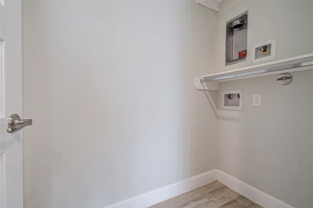 2818 Grand Fountains Drive B, Houston, TX 77054