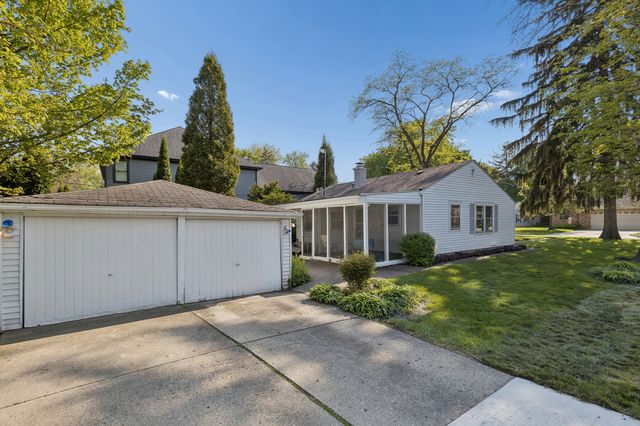 951 Hemlock Street, Deerfield, IL 60015