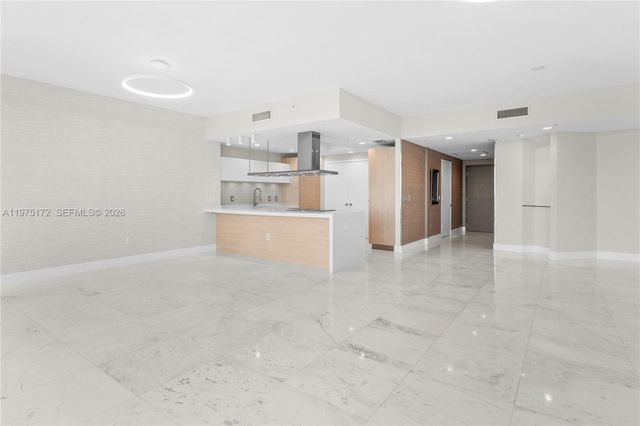 17301 Biscayne Blvd 611, North Miami Beach, FL 33160