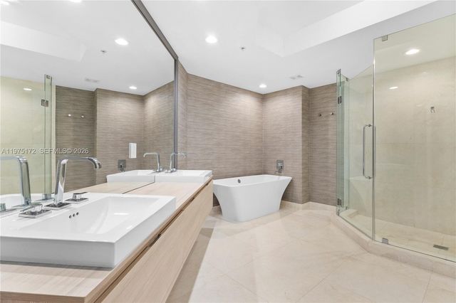 17301 Biscayne Blvd 611, North Miami Beach, FL 33160