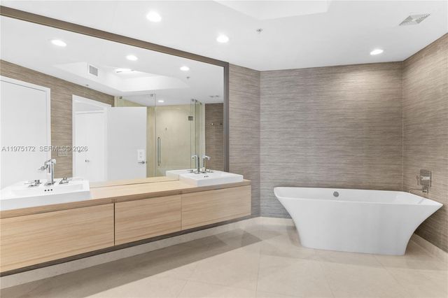 17301 Biscayne Blvd 611, North Miami Beach, FL 33160