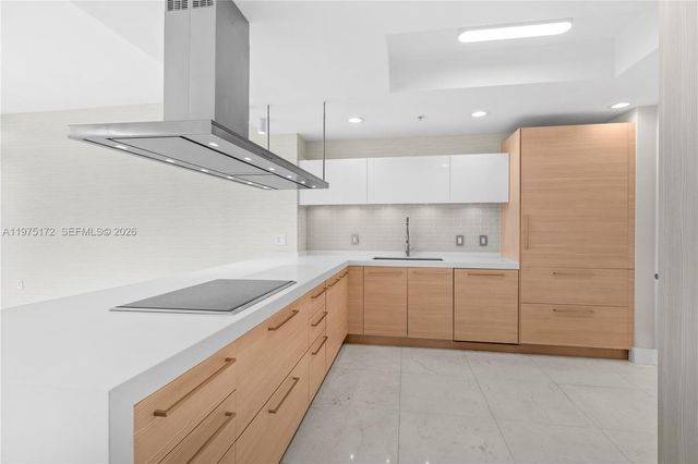 17301 Biscayne Blvd 611, North Miami Beach, FL 33160