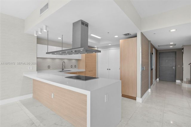 17301 Biscayne Blvd 611, North Miami Beach, FL 33160