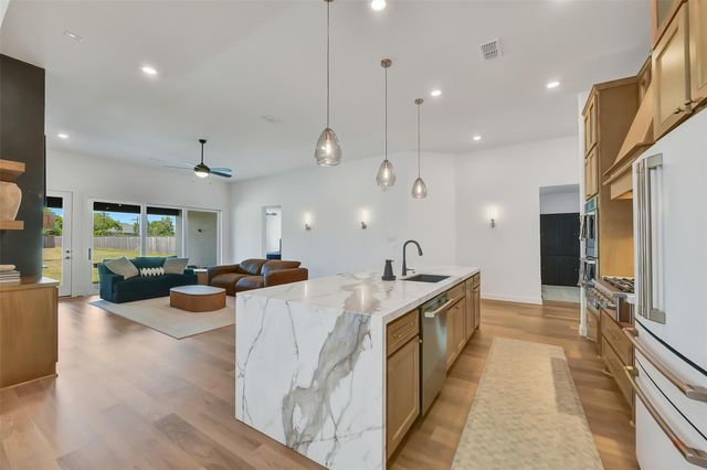 1400 River Point Drive, Friendswood, TX 77546