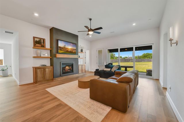 1400 River Point Drive, Friendswood, TX 77546