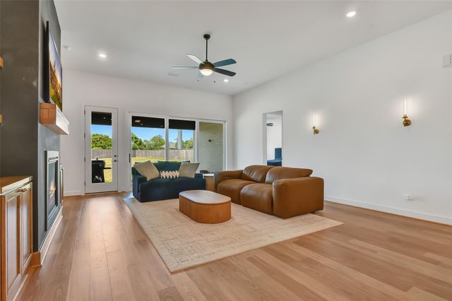 1400 River Point Drive, Friendswood, TX 77546