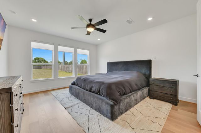 1400 River Point Drive, Friendswood, TX 77546