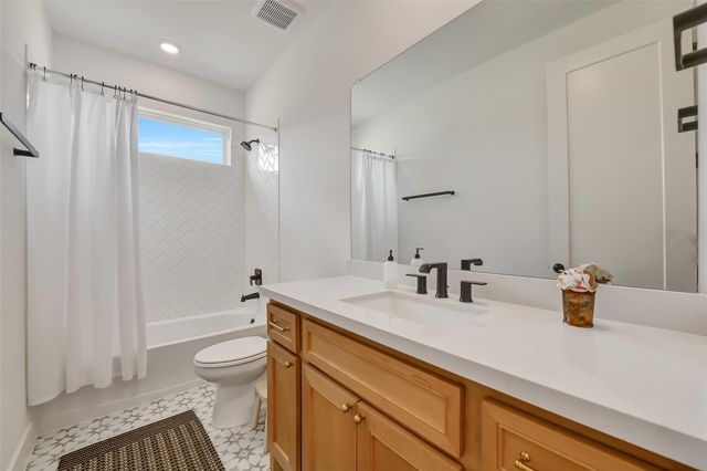 1400 River Point Drive, Friendswood, TX 77546