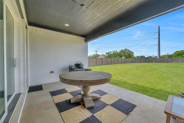 1400 River Point Drive, Friendswood, TX 77546