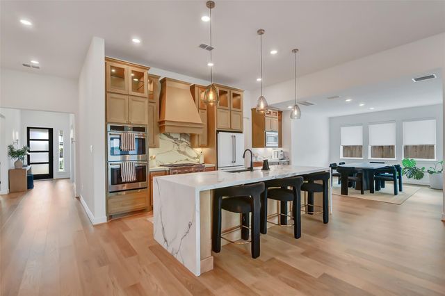 1400 River Point Drive, Friendswood, TX 77546