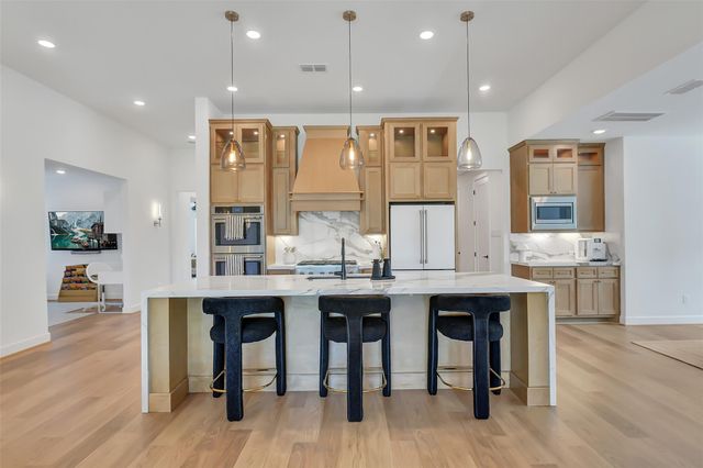 1400 River Point Drive, Friendswood, TX 77546