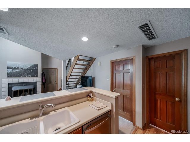 834 S Vance St F, Lakewood, CO 80226