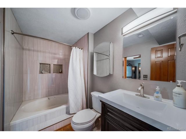 834 S Vance St F, Lakewood, CO 80226