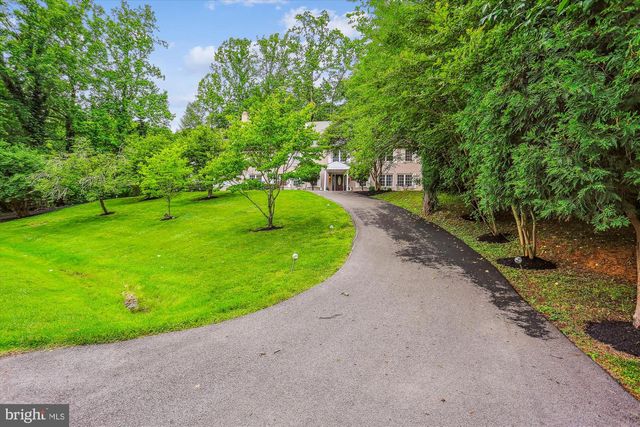 9201 LAUREL OAK DR, Bethesda, MD 20817
