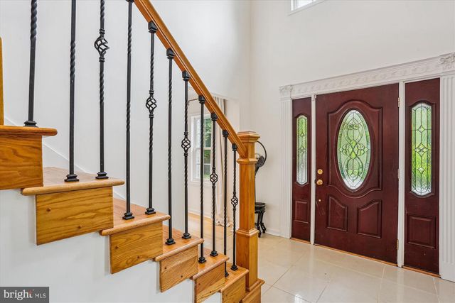 9201 LAUREL OAK DR, Bethesda, MD 20817