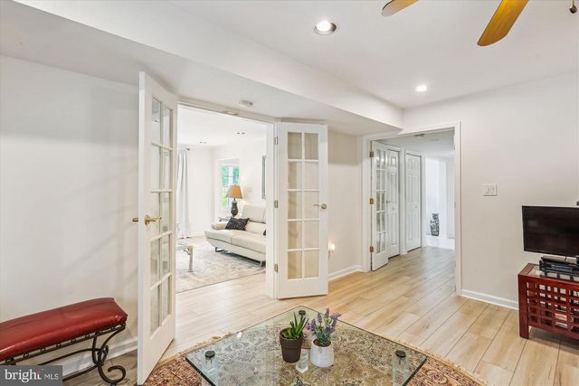 9201 LAUREL OAK DR, Bethesda, MD 20817