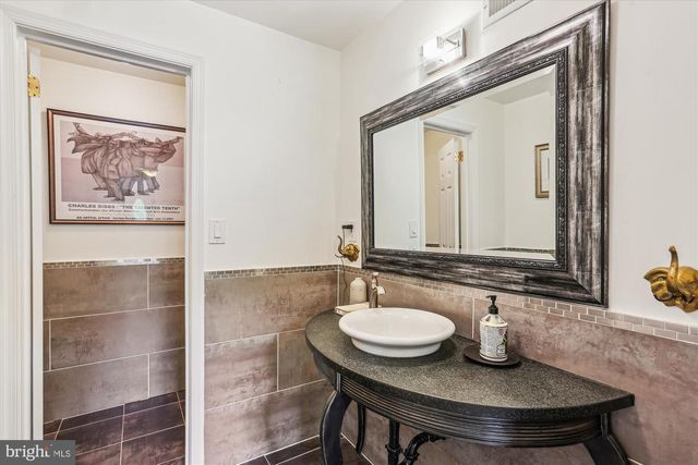 9201 LAUREL OAK DR, Bethesda, MD 20817