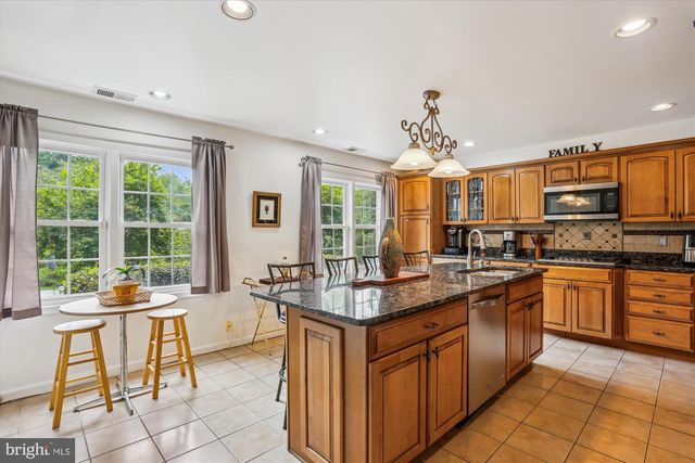 9201 LAUREL OAK DR, Bethesda, MD 20817