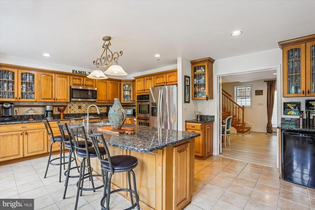 9201 LAUREL OAK DR, Bethesda, MD 20817
