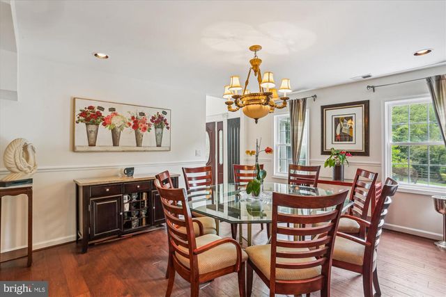 9201 LAUREL OAK DR, Bethesda, MD 20817