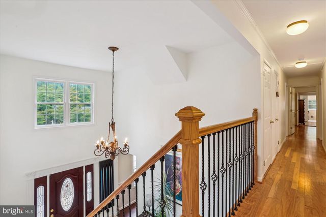 9201 LAUREL OAK DR, Bethesda, MD 20817
