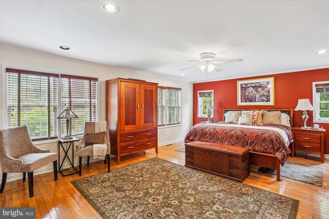 9201 LAUREL OAK DR, Bethesda, MD 20817