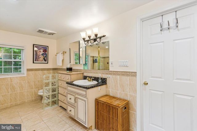 9201 LAUREL OAK DR, Bethesda, MD 20817