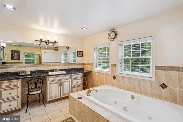 9201 LAUREL OAK DR, Bethesda, MD 20817