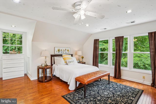 9201 LAUREL OAK DR, Bethesda, MD 20817
