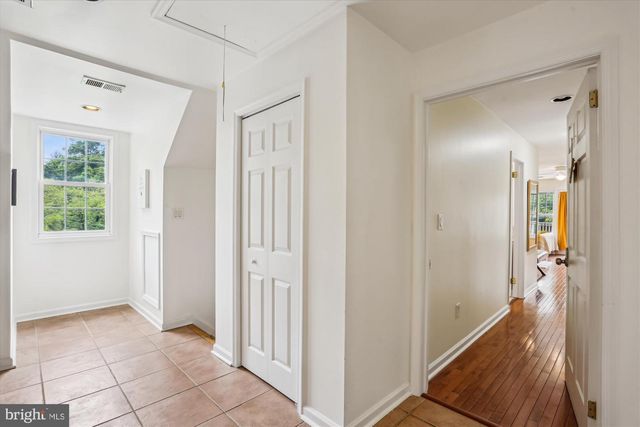 9201 LAUREL OAK DR, Bethesda, MD 20817