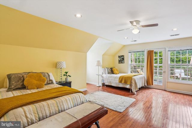 9201 LAUREL OAK DR, Bethesda, MD 20817