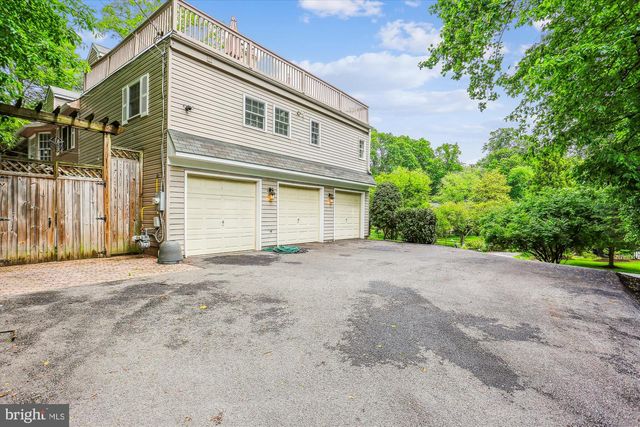 9201 LAUREL OAK DR, Bethesda, MD 20817