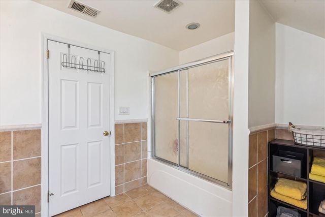 9201 LAUREL OAK DR, Bethesda, MD 20817