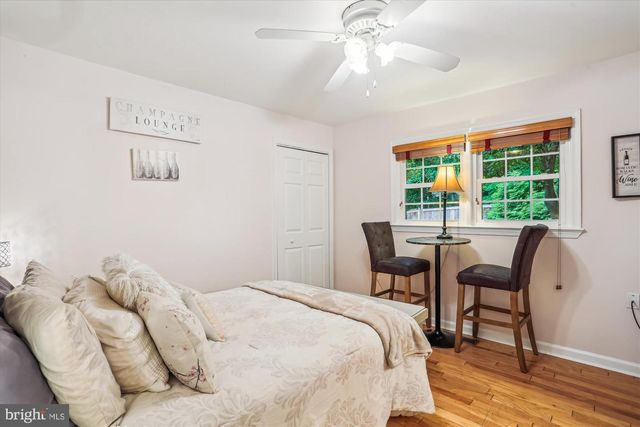 9201 LAUREL OAK DR, Bethesda, MD 20817
