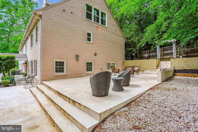 9201 LAUREL OAK DR, Bethesda, MD 20817