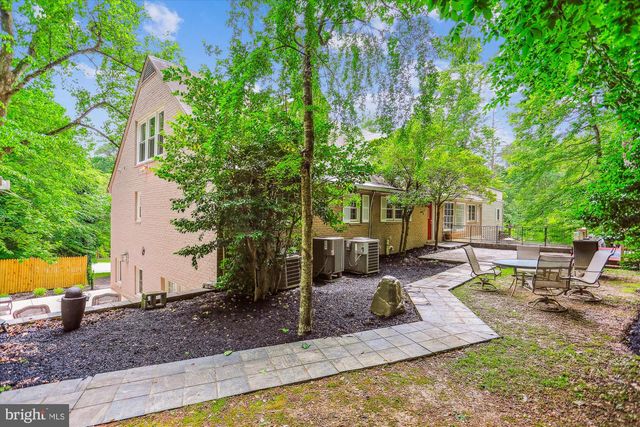 9201 LAUREL OAK DR, Bethesda, MD 20817