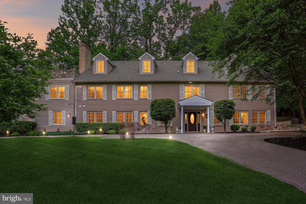 9201 LAUREL OAK DR, Bethesda, MD 20817