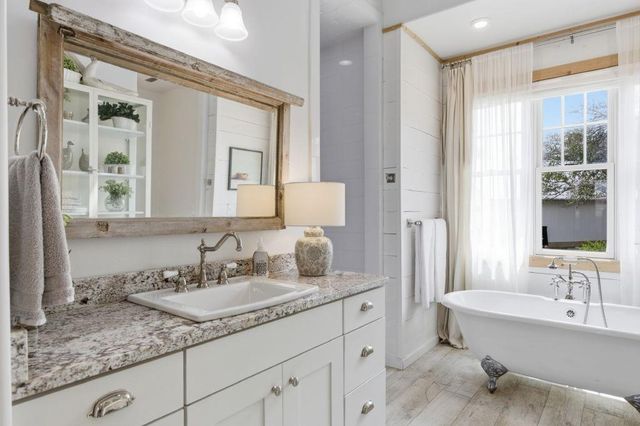 225 Cosmos LN, Driftwood, TX 78619