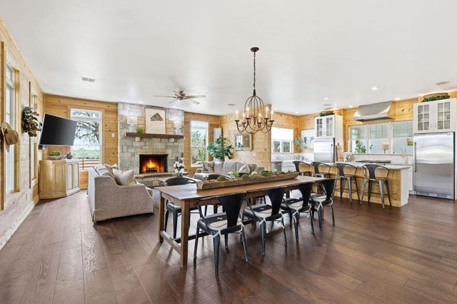 225 Cosmos LN, Driftwood, TX 78619