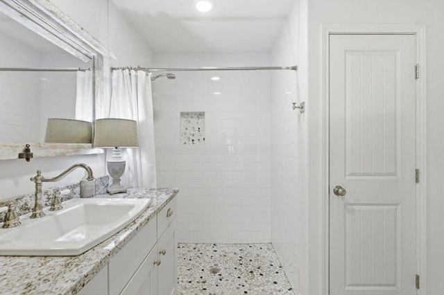 225 Cosmos LN, Driftwood, TX 78619