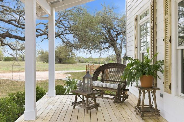 225 Cosmos LN, Driftwood, TX 78619