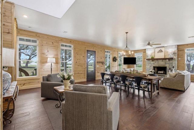 225 Cosmos LN, Driftwood, TX 78619