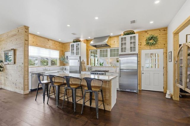 225 Cosmos LN, Driftwood, TX 78619